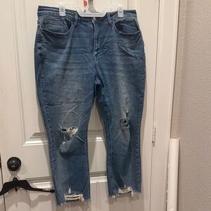 Judy Blue Distressed Cropped Jeans in Denim Blue